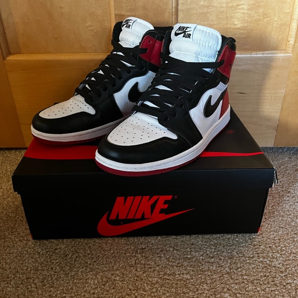 Athletic_Shoes